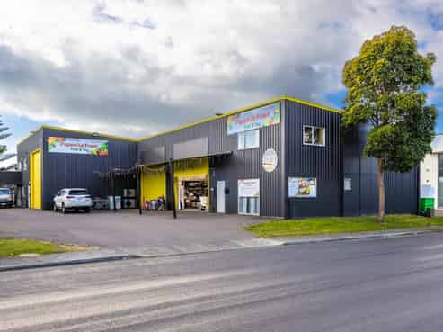 Dual Tenancy Property with Regular Growth