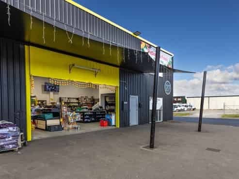 Dual Tenancy Property with Regular Growth