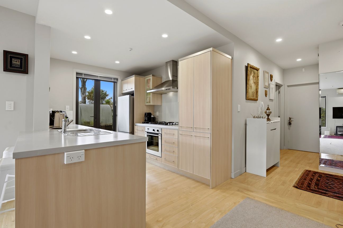 Ground Floor Sunny Spacious Garden Apartment – pohled 6