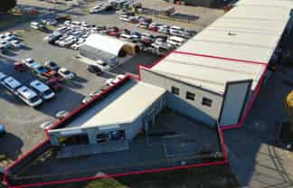 Office, showroom and warehouse in prime location