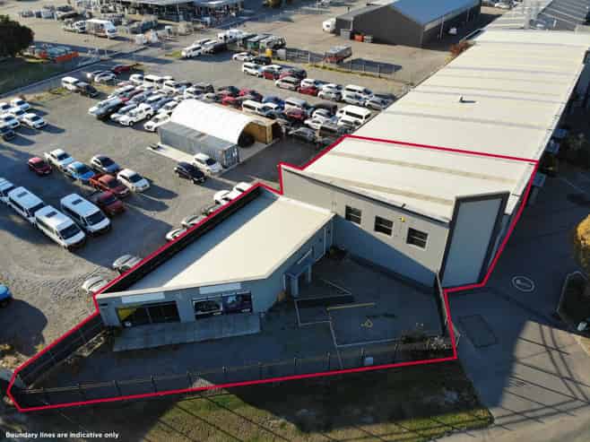 Office, showroom and warehouse in prime location
