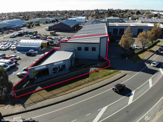 Office, showroom and warehouse in prime location