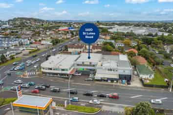 CENTRAL COMMERCIAL SPACE WITH EIGHT CAR PARKS

 
