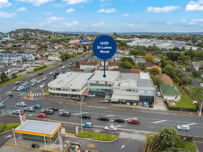 CENTRAL COMMERCIAL SPACE WITH EIGHT CAR PARKS

 
