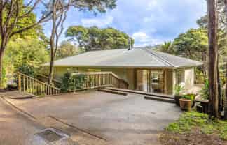 52 Crescent Road East, Ostend