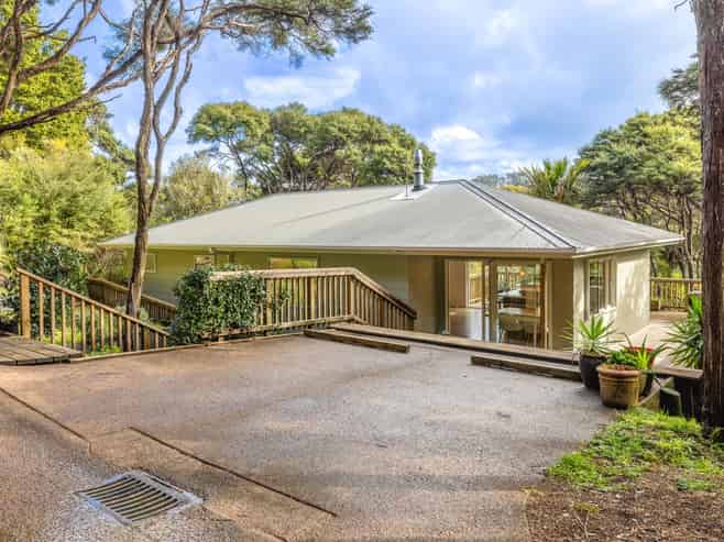 52 Crescent Road East, Ostend