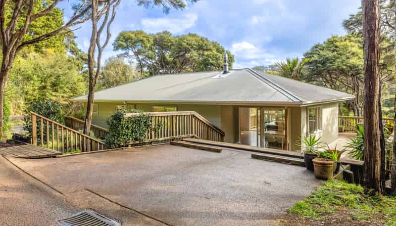 52 Crescent Road East, Ostend