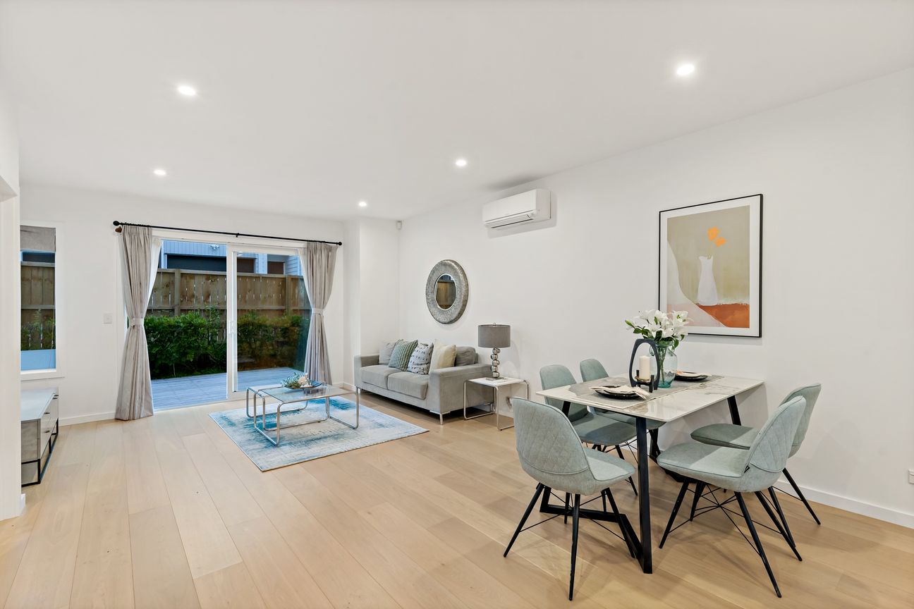 Modern Family Living in Point England - Aanzicht 5