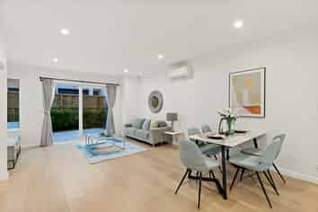 17C Holland Avenue, Point England