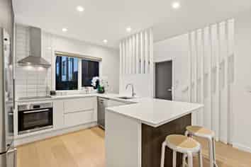 17C Holland Avenue, Point England