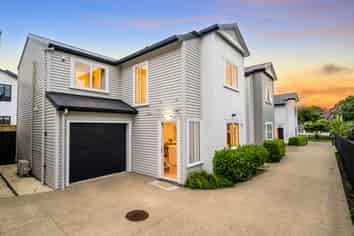 17C Holland Avenue, Point England
