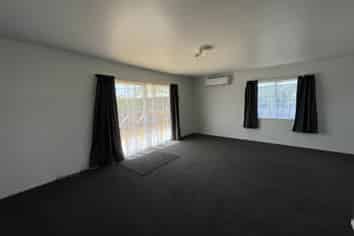 76B Kahikatea Drive, Melville