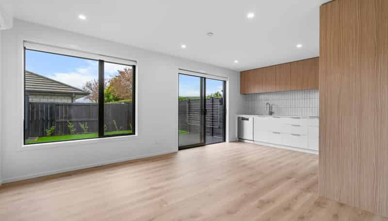 2/25 Boyce Crescent, Cambridge