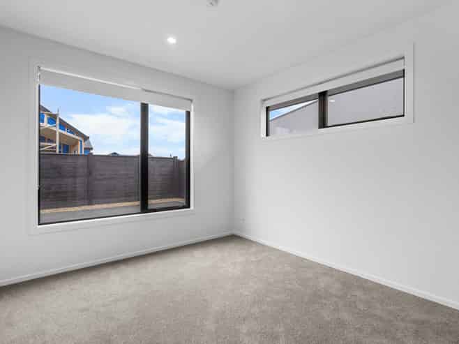 2/25 Boyce Crescent, Cambridge