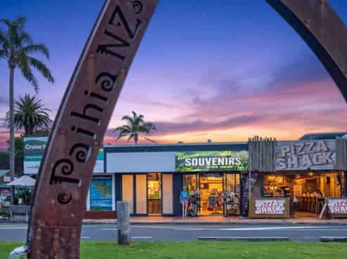 Established souvenir & gift store – Paihia