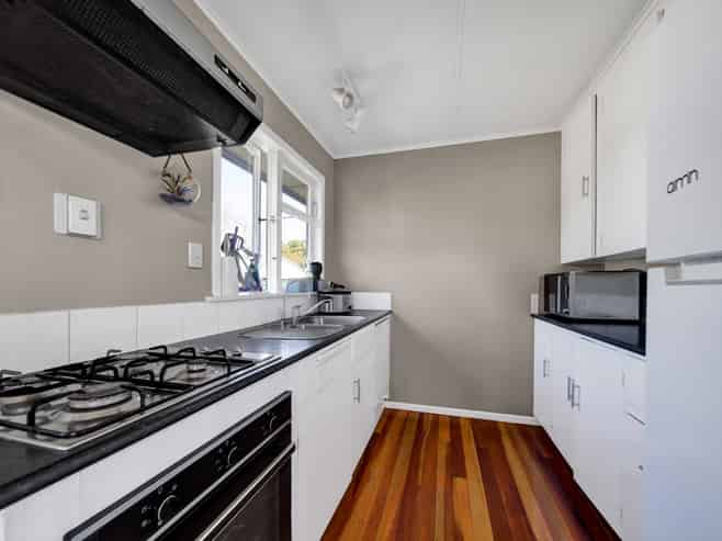 8 Reid Ave, Hawera