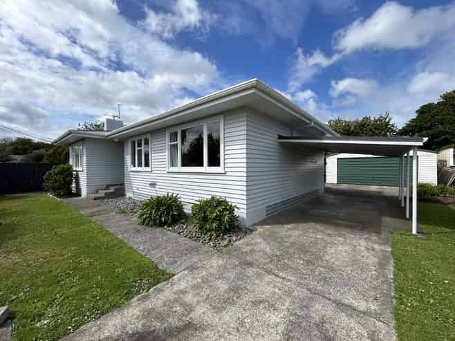 8 Reid Ave, Hawera