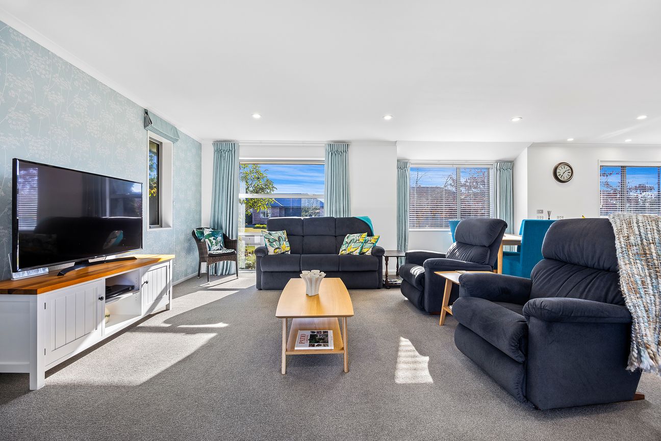 Owners' New Build Demands a Sale! - Mehr