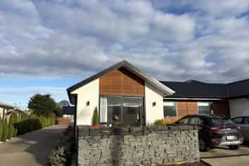 1/74 Church Street, Mosgiel