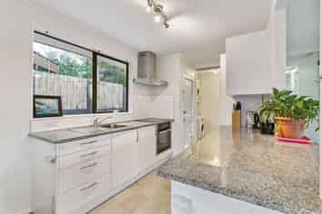 16 Midgley Road, West Harbour