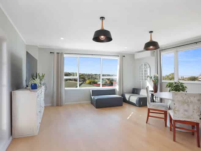 1 & 1A McIlroy Avenue, Hillsborough