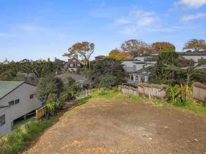 1A McIlroy Avenue, Hillsborough