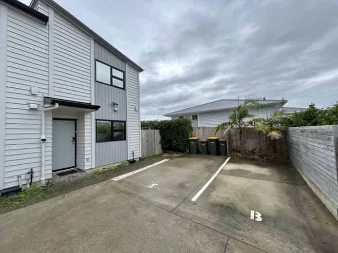96E Triangle Road, Massey