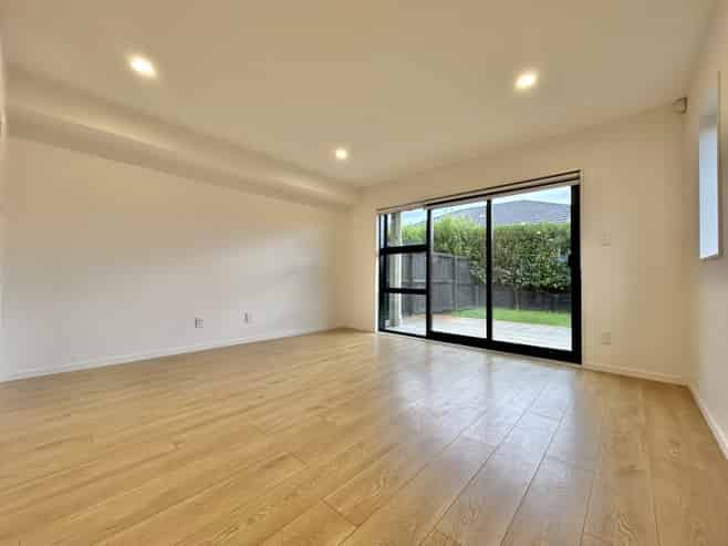 96E Triangle Road, Massey