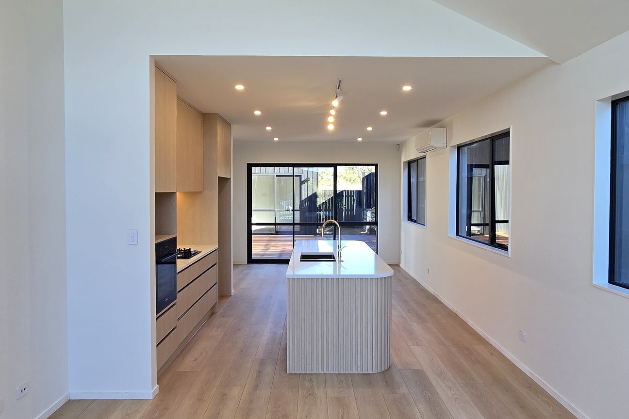 Affordable Elegance - Brand New Home - Veel