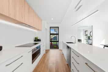 38 Wakeman Drive, LINCOLN
