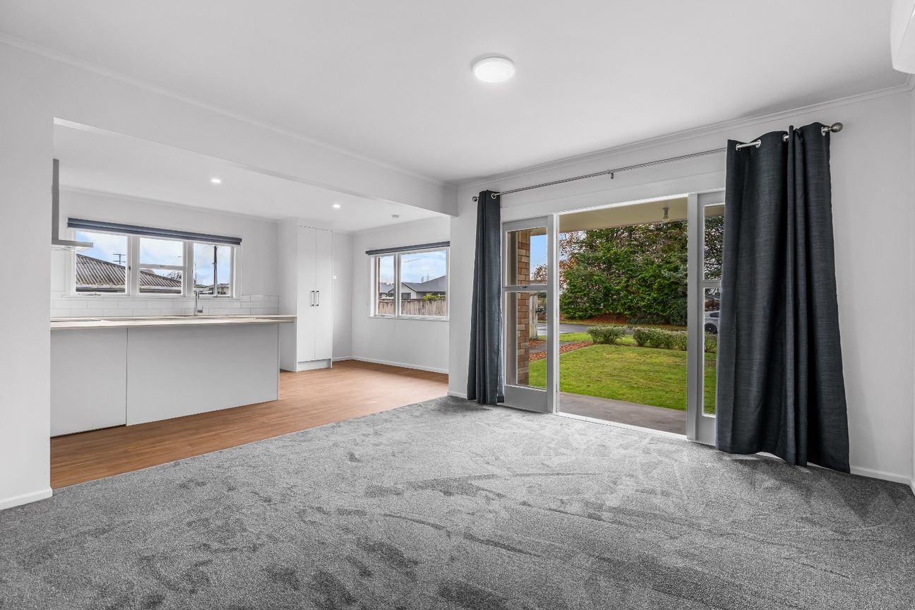 Fresh, Spacious, and Fully Renovated Home - Aanzicht 3