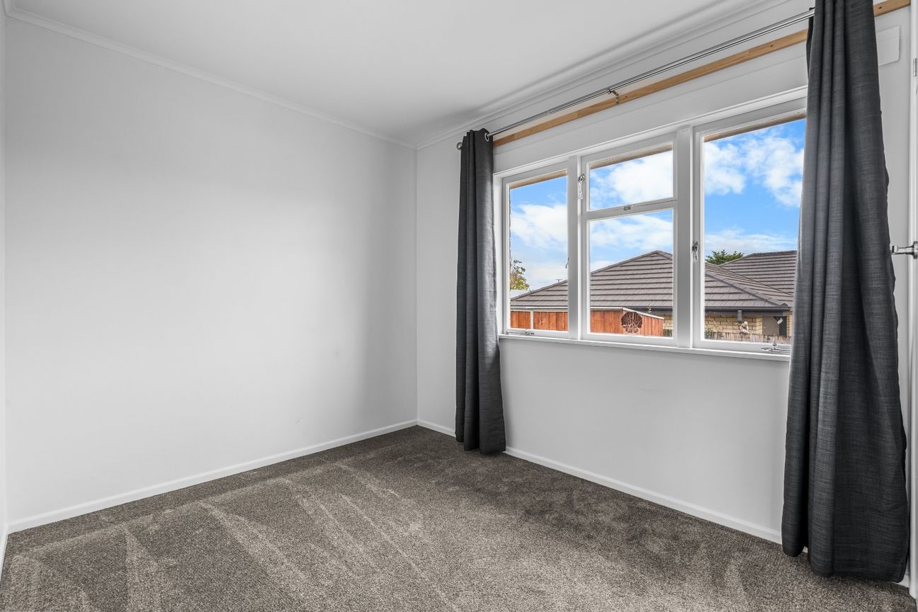 Fresh, Spacious, and Fully Renovated Home - Aanzicht 6