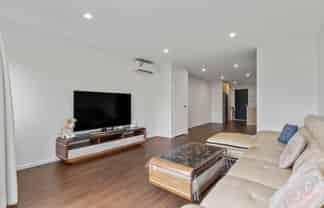2/55 Great South Road, Papakura