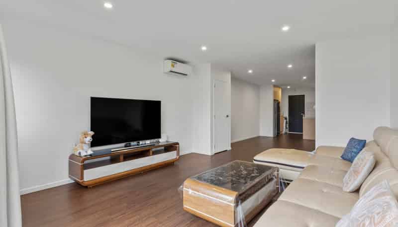 2/55 Great South Road, Papakura