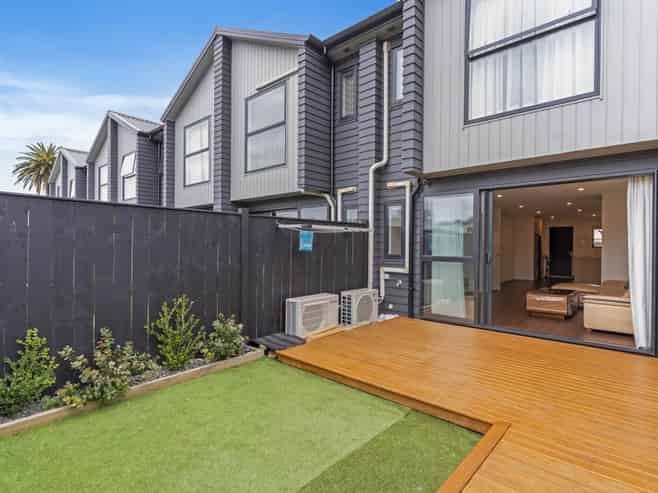 2/55 Great South Road, Papakura