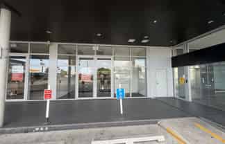 Lincoln Road Retail/Showroom