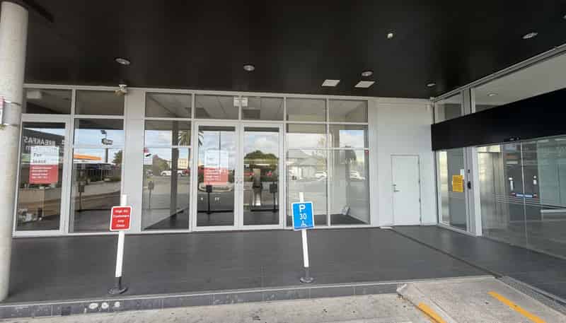 Retail 2/288 Lincoln Road, Henderson