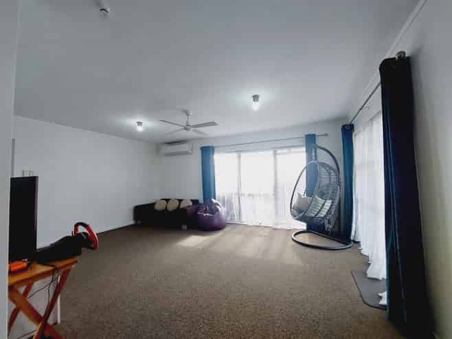 28B Royal Road, Massey