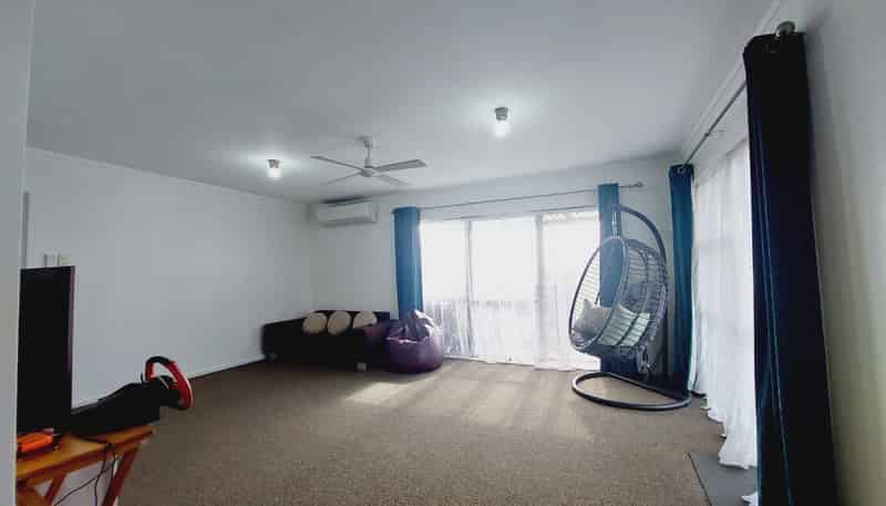 28B Royal Road, Massey
