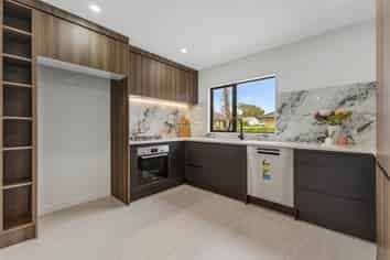 2/16A Huia Road, Papatoetoe