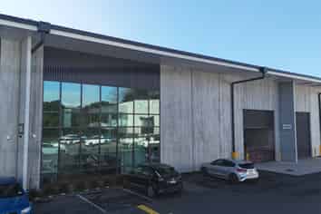 Modern 576m2 Industrial Unit in Penrose