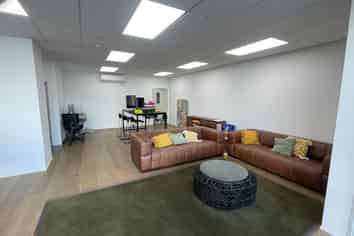 Modern 576m2 Industrial Unit in Penrose