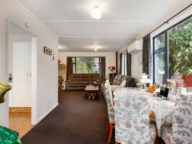 21 Newbourne Cresent, Redwoodtown