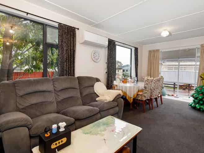 21 Newbourne Cresent, Redwoodtown