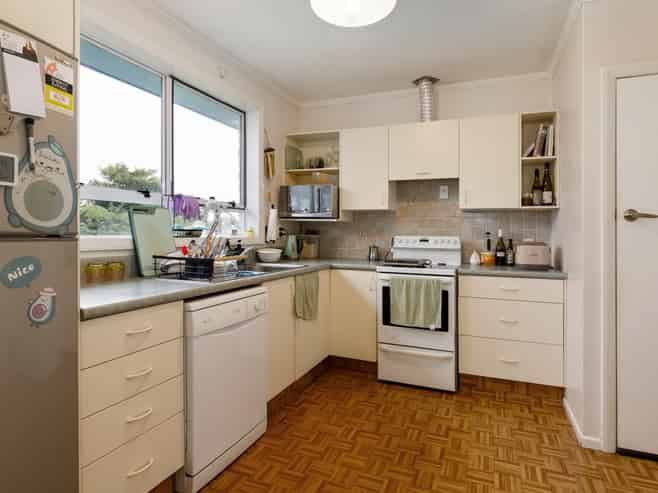 21 Newbourne Cresent, Redwoodtown