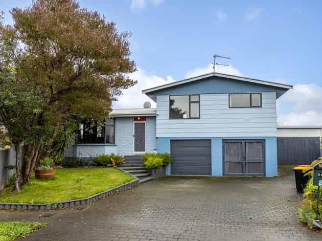21 Newbourne Cresent, Redwoodtown