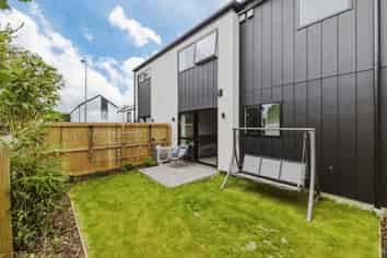 2/11 Brockworth Place, Riccarton
