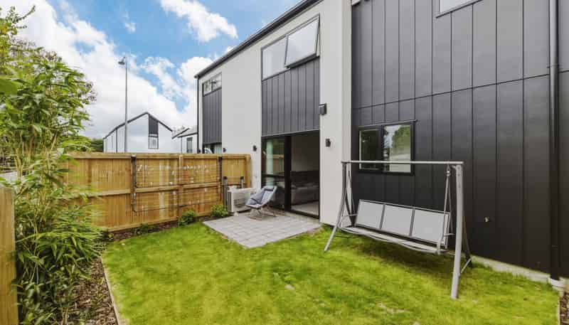 2/11 Brockworth Place, Riccarton