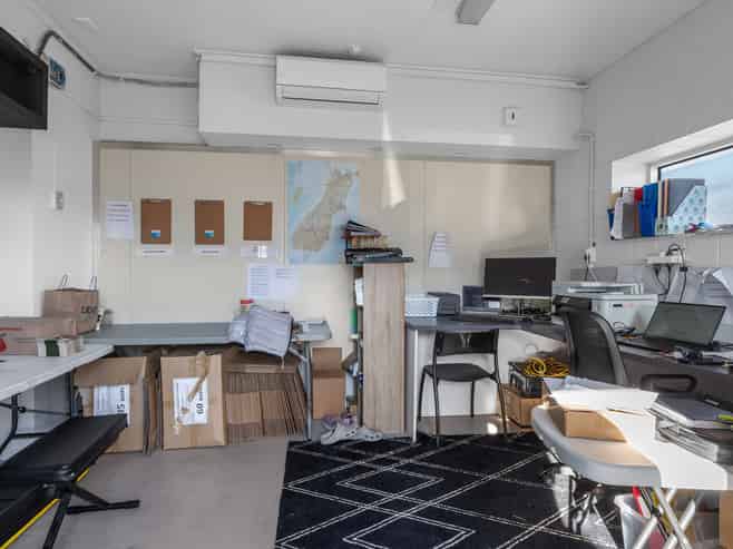 Fully leased city-fringe investment