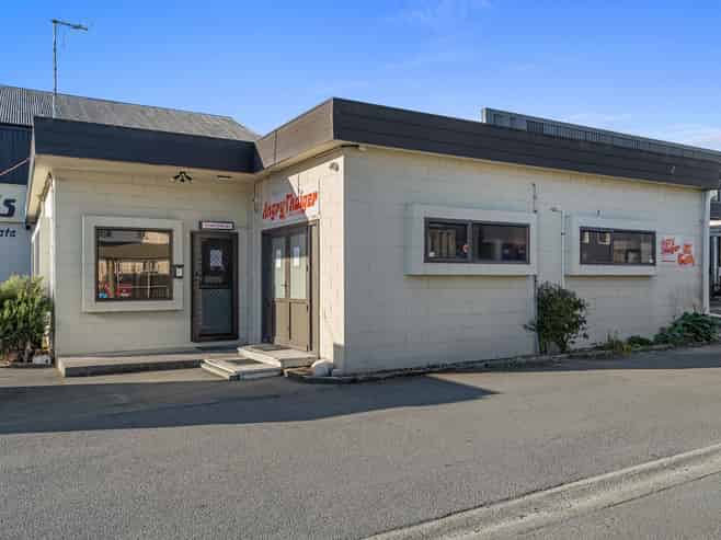 Fully leased city-fringe investment